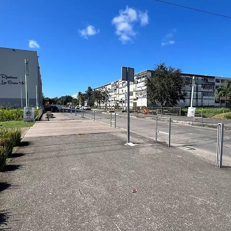 Appartement Proche Aeroport Au Rez-De-Chaussee Les Abymes Buitenkant foto
